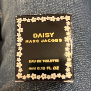 Marc Jacobs Daisy Black and White Floral Box
